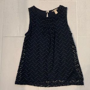 Banana Republic dark navy sleeveless eyelet blouse size Medium.